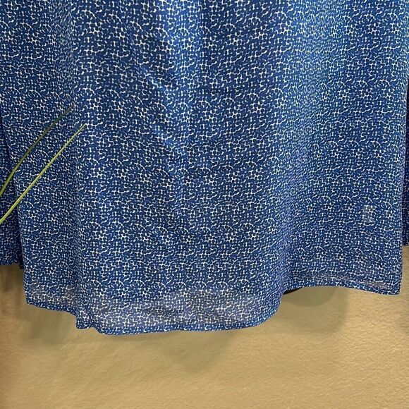 #98 a.n.a blue/white Long adjustable sleeve semi sheer, printed top size 3X - Picture 3 of 8